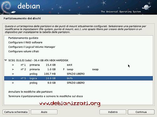 Ora si cancelleranno alcune partizioni e si ne creeranno altre per poter installare Debian